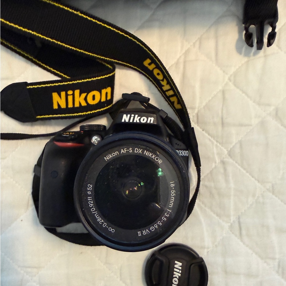 Nikon D3300 DSLR Camera with Tamron Lens Kit - Black - Picture 2 of 4